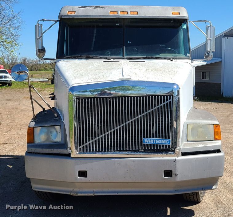 image for item L1407 1996 Volvo WIA semi truck