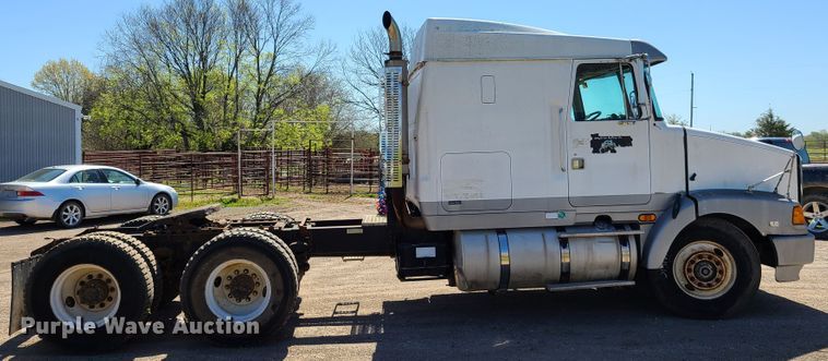image for item L1407 1996 Volvo WIA semi truck
