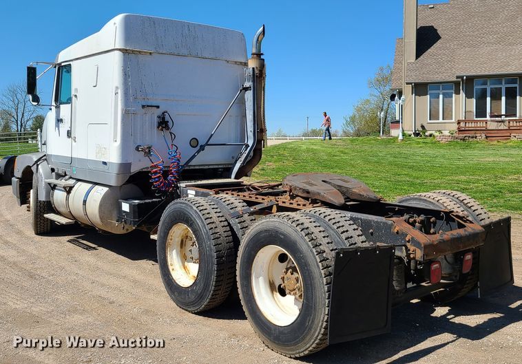 image for item L1407 1996 Volvo WIA semi truck