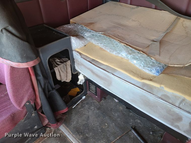 image for item L1407 1996 Volvo WIA semi truck