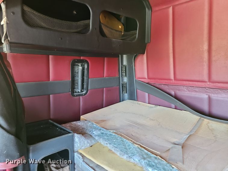 image for item L1407 1996 Volvo WIA semi truck