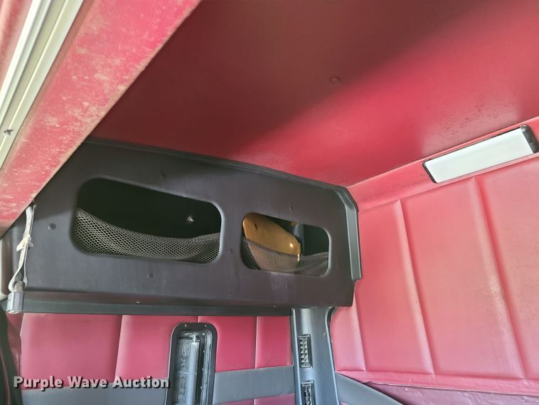 image for item L1407 1996 Volvo WIA semi truck