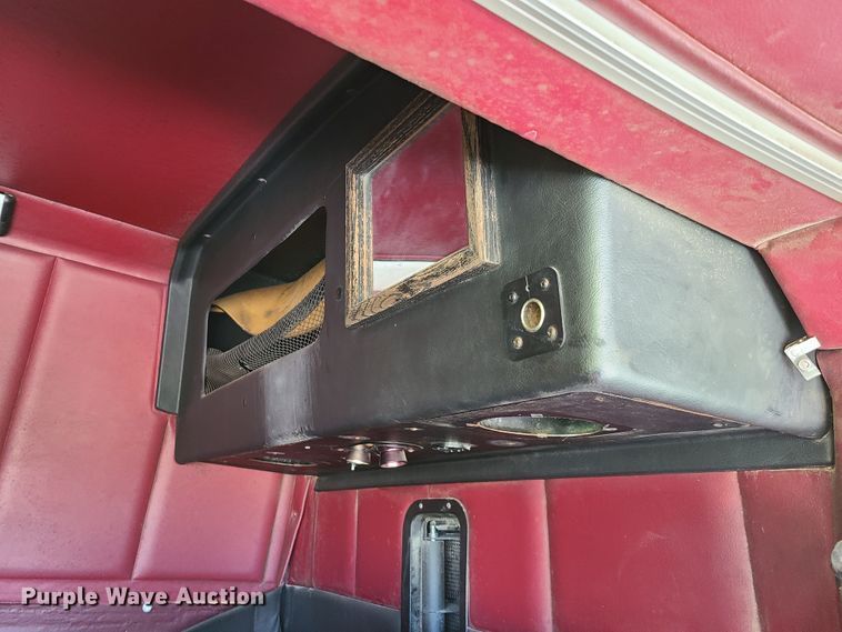 image for item L1407 1996 Volvo WIA semi truck