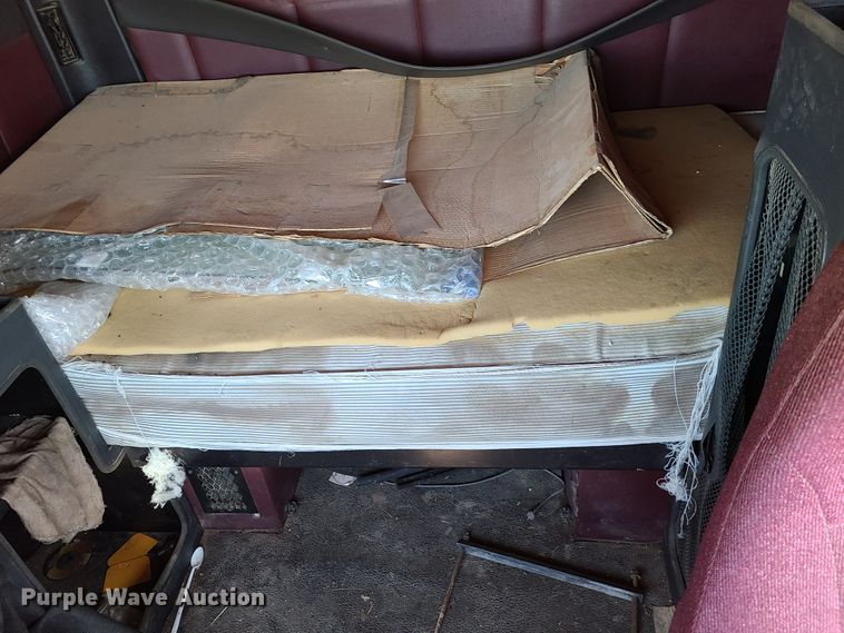 image for item L1407 1996 Volvo WIA semi truck