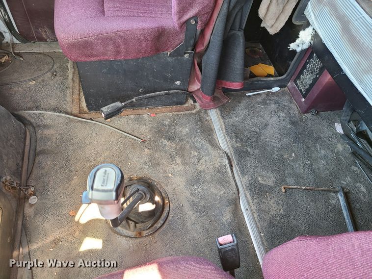 image for item L1407 1996 Volvo WIA semi truck