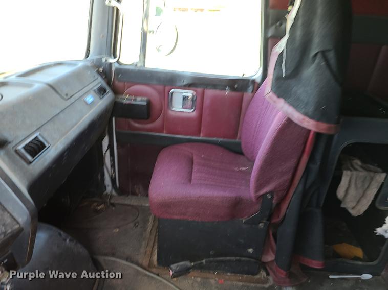 image for item L1407 1996 Volvo WIA semi truck