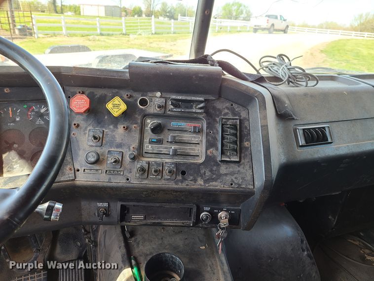 image for item L1407 1996 Volvo WIA semi truck