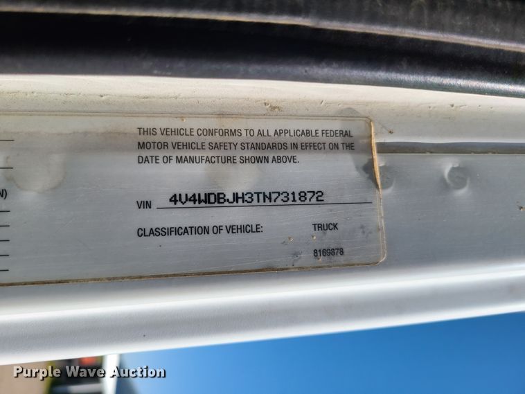 image for item L1407 1996 Volvo WIA semi truck