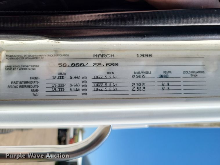 image for item L1407 1996 Volvo WIA semi truck