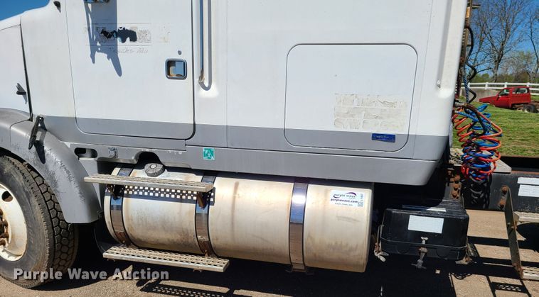 image for item L1407 1996 Volvo WIA semi truck