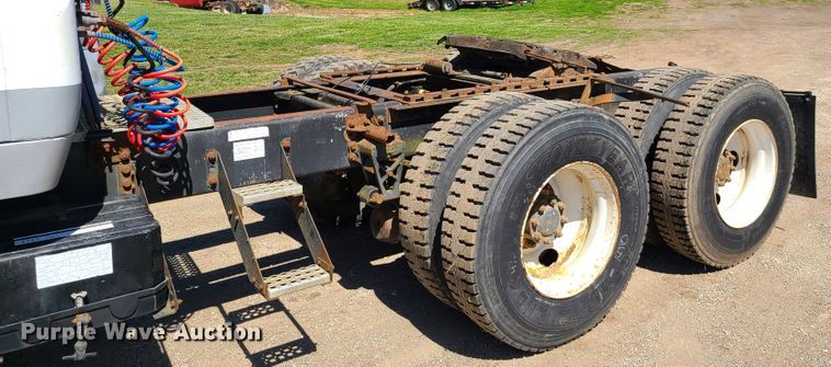 image for item L1407 1996 Volvo WIA semi truck