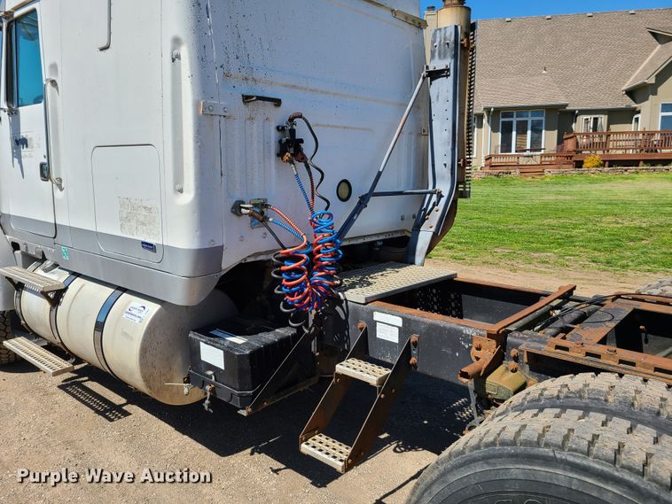 image for item L1407 1996 Volvo WIA semi truck