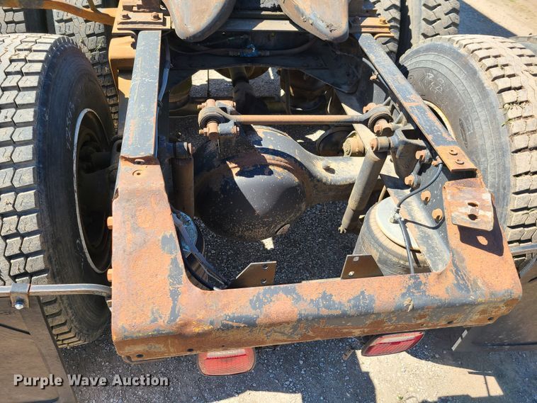 image for item L1407 1996 Volvo WIA semi truck