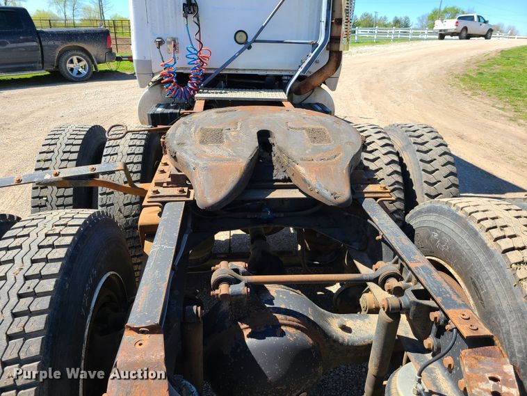 image for item L1407 1996 Volvo WIA semi truck