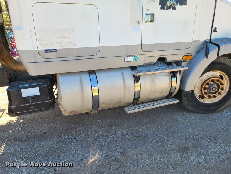 image for item L1407 1996 Volvo WIA semi truck