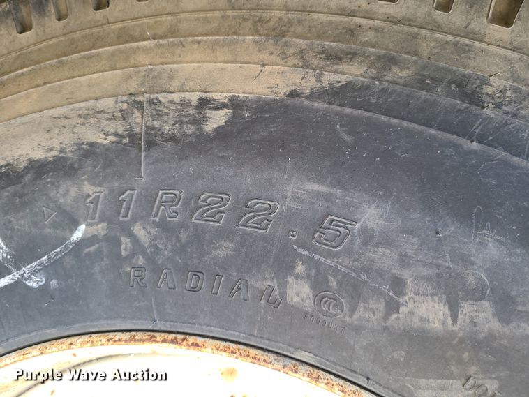 image for item L1407 1996 Volvo WIA semi truck