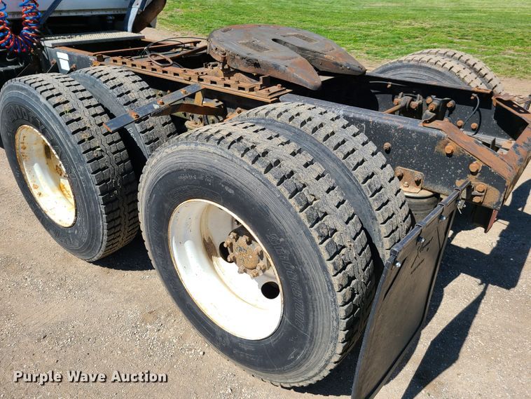 image for item L1407 1996 Volvo WIA semi truck