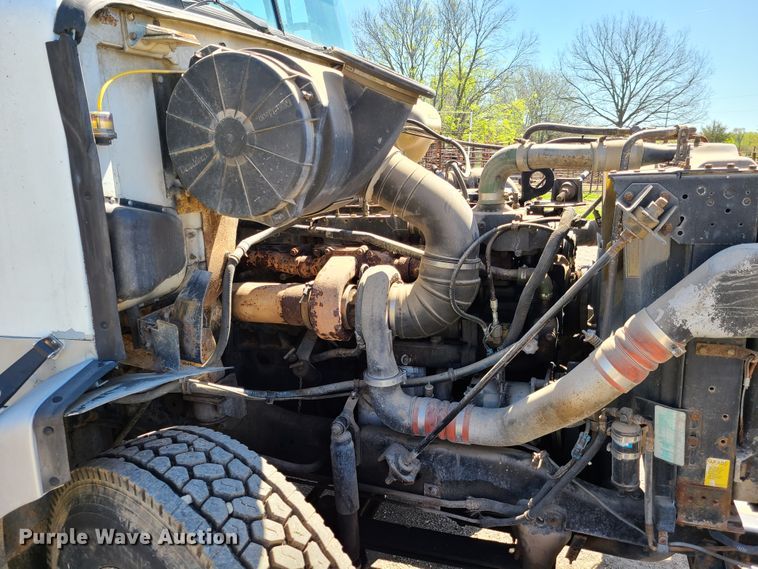 image for item L1407 1996 Volvo WIA semi truck