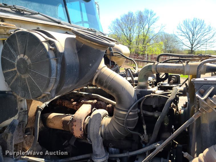 image for item L1407 1996 Volvo WIA semi truck