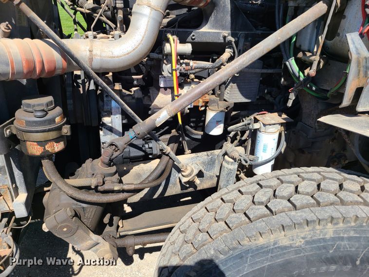 image for item L1407 1996 Volvo WIA semi truck