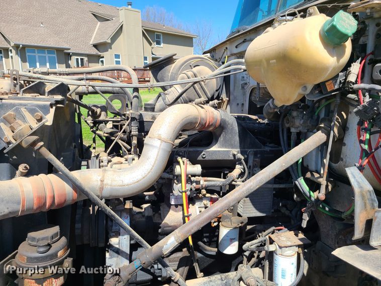 image for item L1407 1996 Volvo WIA semi truck