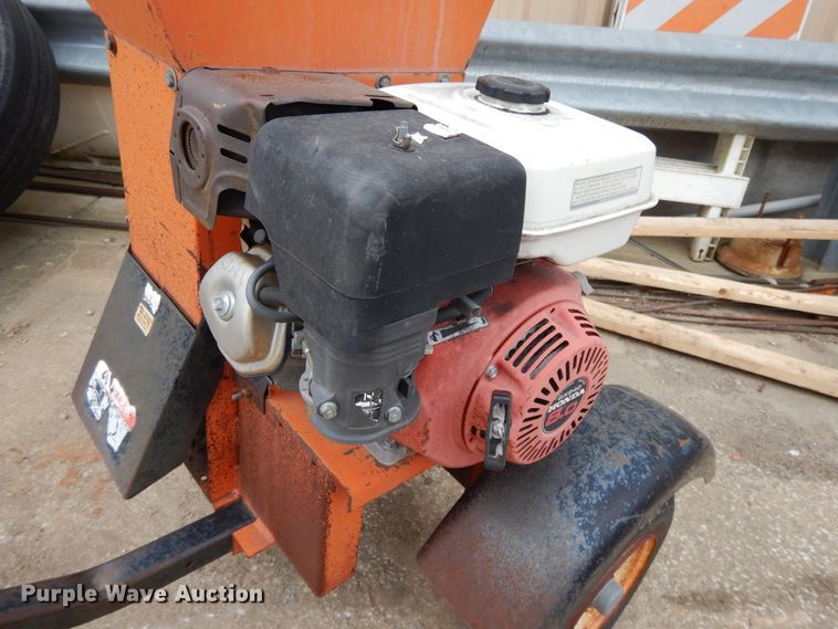 image for item DE5600 Bear Cat 580 chipper/shredder