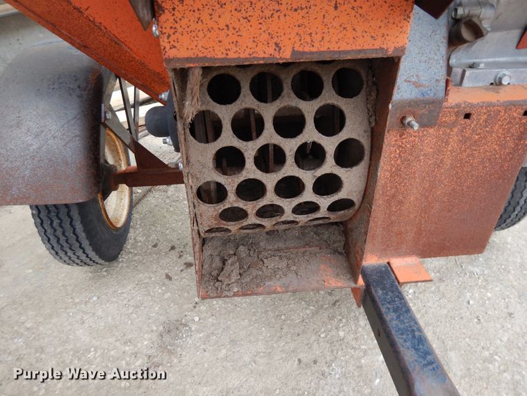 image for item DE5600 Bear Cat 580 chipper/shredder