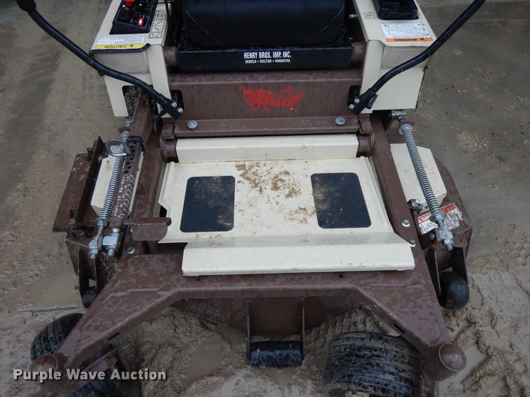 image for item DE5649 Grasshopper 220 ZTR lawn mower