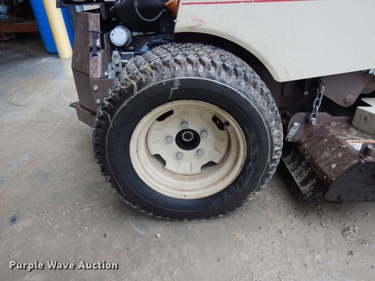 image for item DE5649 Grasshopper 220 ZTR lawn mower