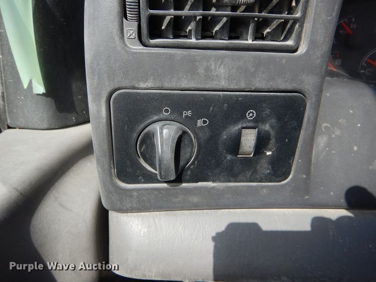 image for item DF3085 2001 Ford F350 Super Duty XL  pickup truck