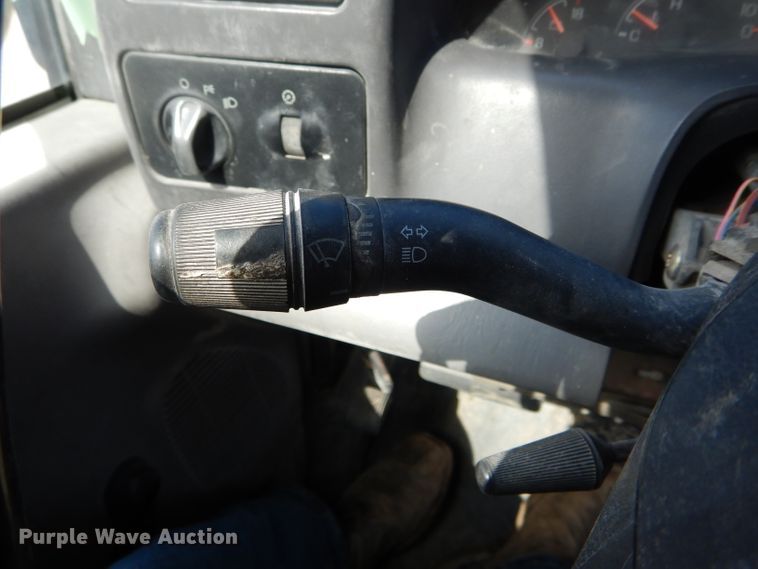 image for item DF3085 2001 Ford F350 Super Duty XL  pickup truck