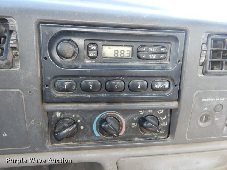 image for item DF3085 2001 Ford F350 Super Duty XL  pickup truck