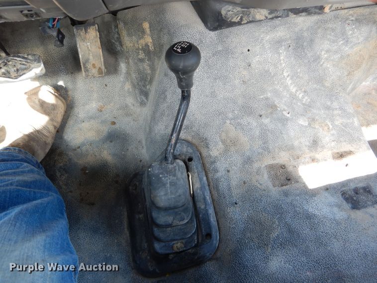 image for item DF3085 2001 Ford F350 Super Duty XL  pickup truck