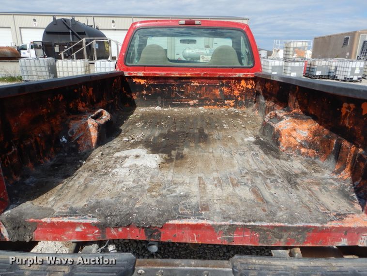 image for item DF3085 2001 Ford F350 Super Duty XL  pickup truck