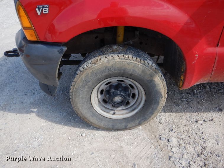 image for item DF3085 2001 Ford F350 Super Duty XL  pickup truck