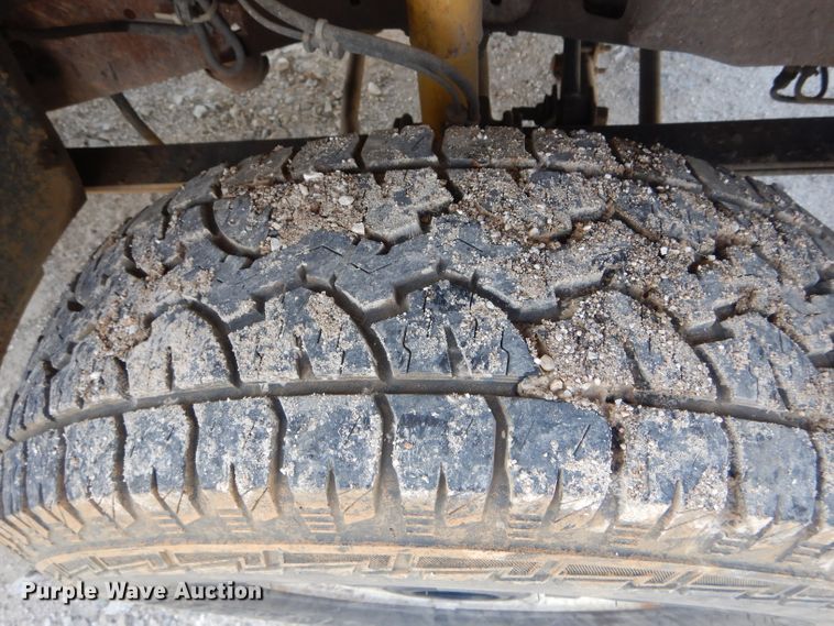 image for item DF3085 2001 Ford F350 Super Duty XL  pickup truck