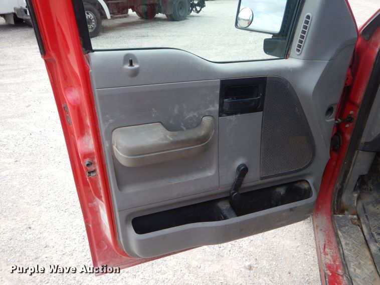 image for item DF3086 2006 Ford F150 XL  pickup truck