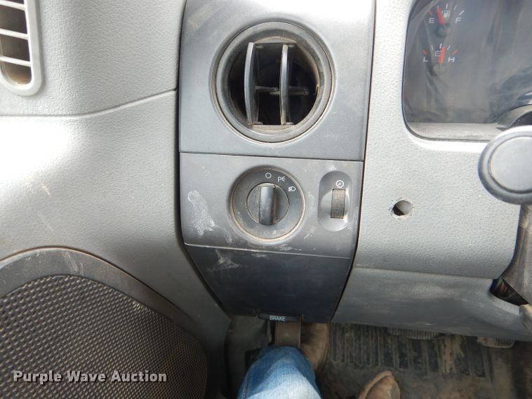 image for item DF3086 2006 Ford F150 XL  pickup truck