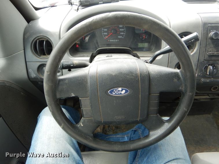 image for item DF3086 2006 Ford F150 XL  pickup truck