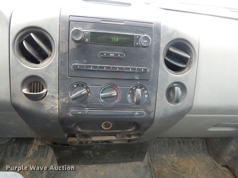 image for item DF3086 2006 Ford F150 XL  pickup truck