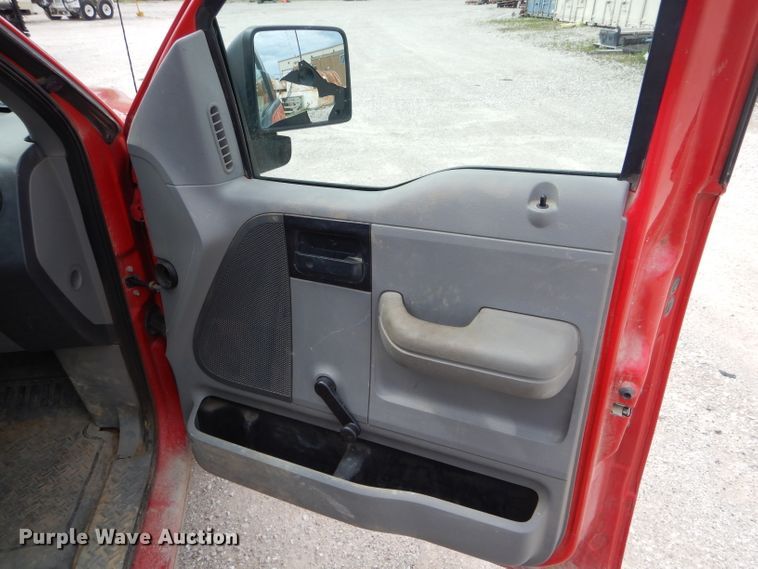 image for item DF3086 2006 Ford F150 XL  pickup truck