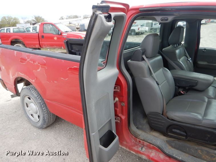 image for item DF3086 2006 Ford F150 XL  pickup truck
