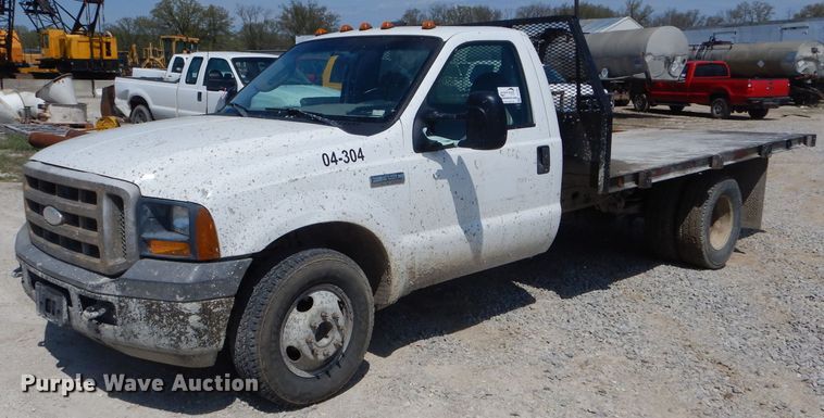 image for item DF3087 2005 Ford F350 Super Duty XL  flatbed pickup truck