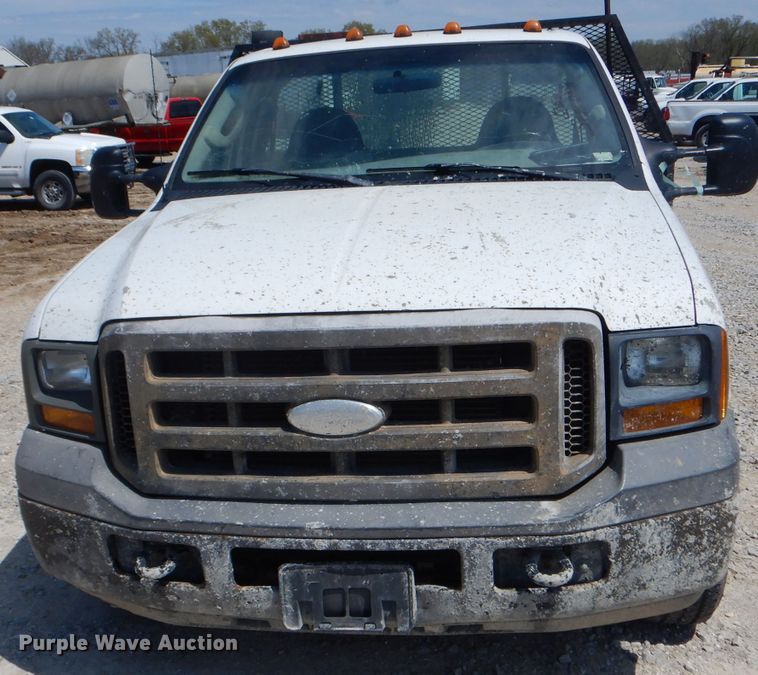 image for item DF3087 2005 Ford F350 Super Duty XL  flatbed pickup truck