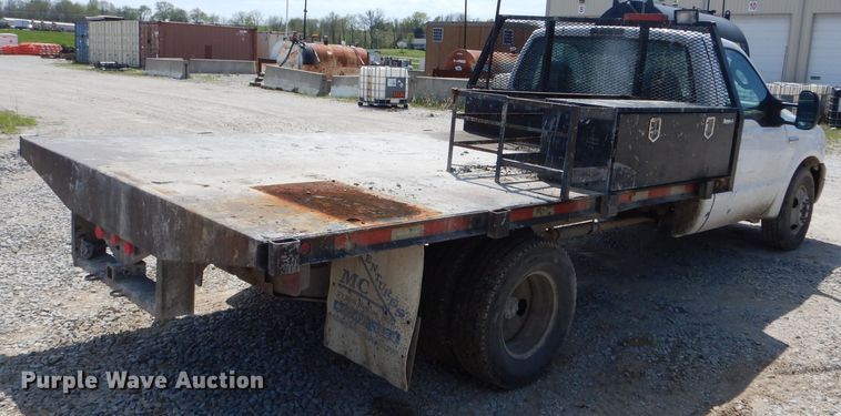 image for item DF3087 2005 Ford F350 Super Duty XL  flatbed pickup truck