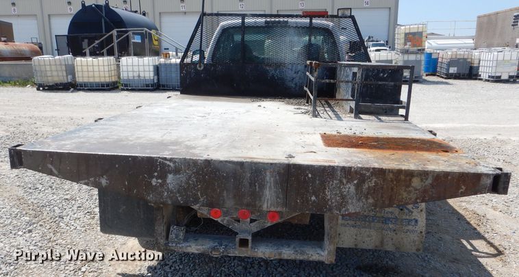 image for item DF3087 2005 Ford F350 Super Duty XL  flatbed pickup truck