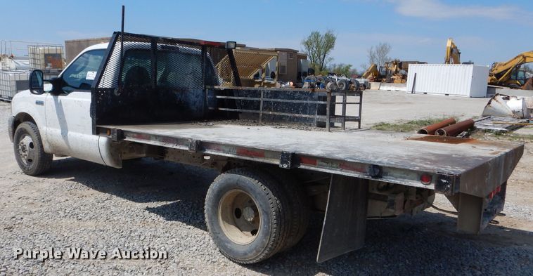 image for item DF3087 2005 Ford F350 Super Duty XL  flatbed pickup truck