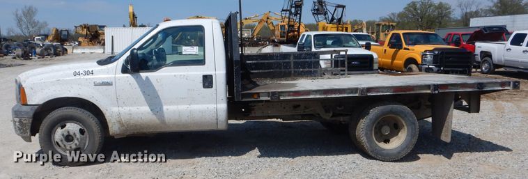 image for item DF3087 2005 Ford F350 Super Duty XL  flatbed pickup truck