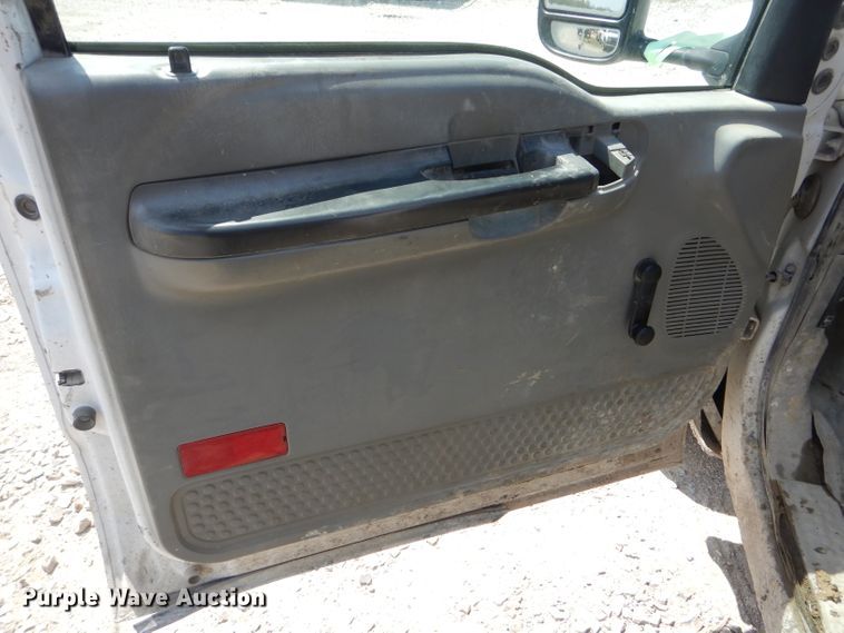 image for item DF3087 2005 Ford F350 Super Duty XL  flatbed pickup truck