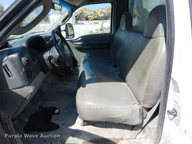 image for item DF3087 2005 Ford F350 Super Duty XL  flatbed pickup truck